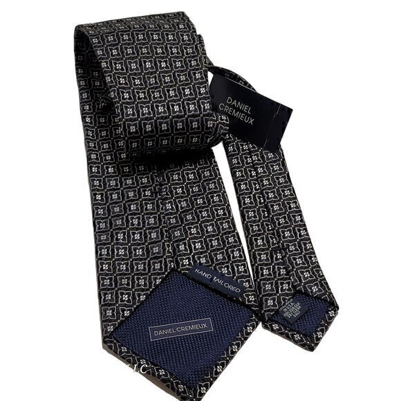 Daniel Cremieux 100% Silk Tie Black Print Hand Tailored - Picture 2 of 5